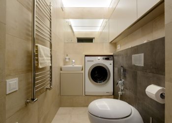 الغسالة خارج الحمام