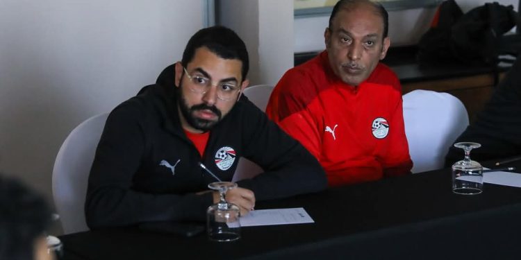 مصر بالأحمر وسيراليون بالأزرق في مباراة الثلاثاء بتصفيات كأس العالم