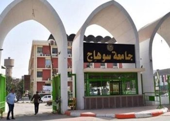 طالب يطعن زميله بمطواة داخل حرم جامعة سوهاج… بسبب فيديو “تيك توك”