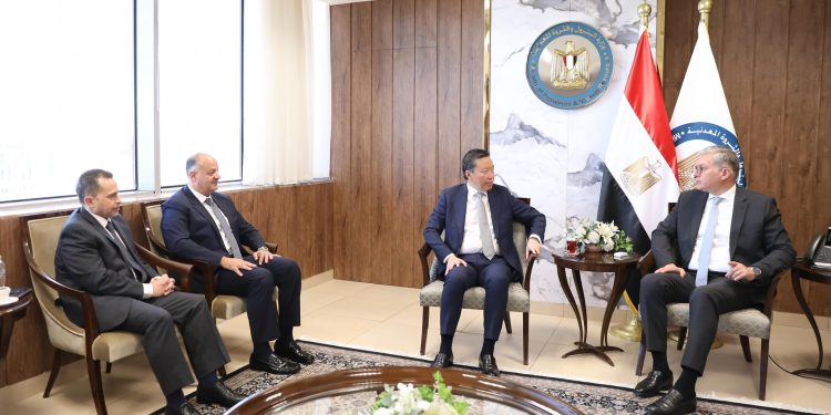 وزير البترول والثروة المعدنية يلتقي نائب رئيس شركة بريتش بتروليوم “بي بي” للغاز والطاقة منخفضة الكربون ▪︎اللقاء تناول بحث مستجدات أعمال “بي بي” في مصر وخططها الاستثمارية في مجالات استكشاف وتنمية وإنتاج الغاز الطبيعي