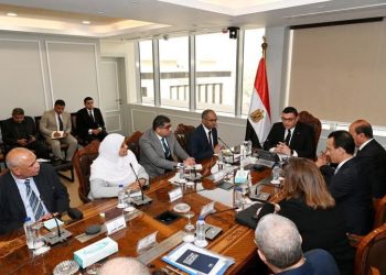 وزير الإسكان يعقد اجتماعًا موسعًا مع قيادات الجهات التابعة للوزارة لمتابعة ملفات العمل