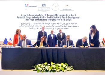 وزير الصناعة والنقل ووزير الكهرباء ووزير الاقتصاد والمالية الفرنسي يشهدون توقيع اتفاقية تعاون لتطوير  وبناء محطة متكاملة لإنتاج الهيدروجين الأخضر ومشتقاته