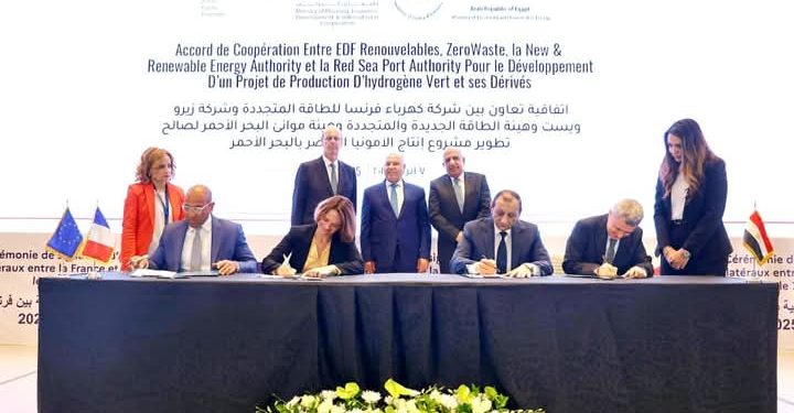 وزير الصناعة والنقل ووزير الكهرباء ووزير الاقتصاد والمالية الفرنسي يشهدون توقيع اتفاقية تعاون لتطوير  وبناء محطة متكاملة لإنتاج الهيدروجين الأخضر ومشتقاته