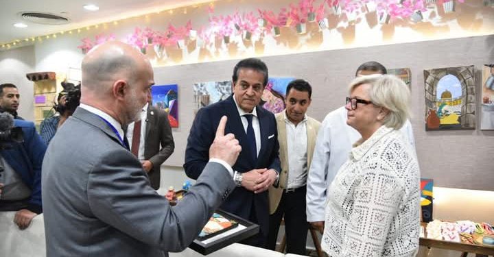 وزيرا الصحة في مصر وفرنسا يتفقدان معهد ناصر ومستشفى 57357 للاطلاع على التجربة المصرية