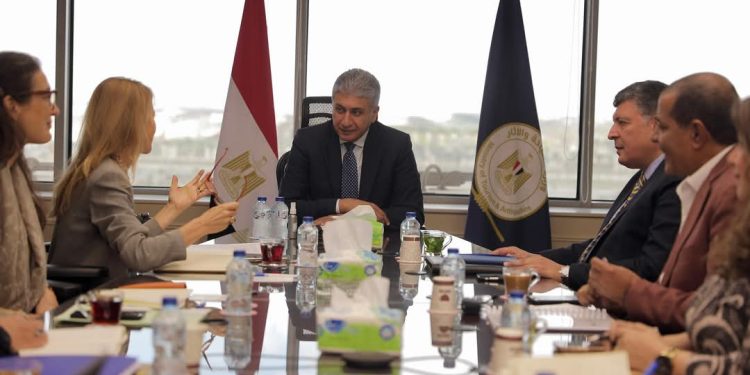 وزير السياحة والآثار ومدير مكتب اليونسكو الإقليمي بالقاهرة يبحثان سبل تعزيز التعاون في مجال حماية وصون التراث الثقافي والمواقع الأثرية