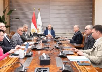 وزير الري يتابع حالة محطات رفع المياه واستعدادات مصلحة الميكانيكا والكهرباء لفترة أقصى الاحتياجات المائية