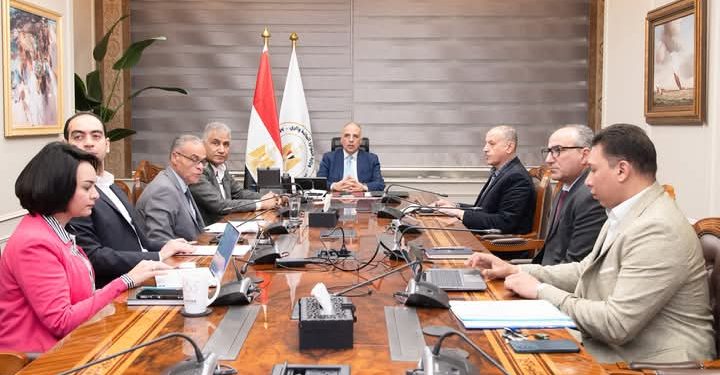 وزير الري يتابع حالة محطات رفع المياه واستعدادات مصلحة الميكانيكا والكهرباء لفترة أقصى الاحتياجات المائية