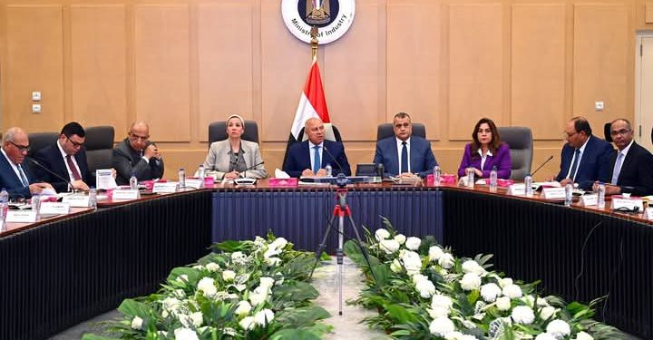 وزير الصناعة والنقل يترأس الاجتماع الحادي والعشرين للمجموعة الوزارية للتنمية الصناعية