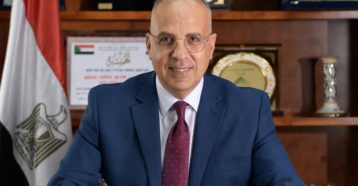 وزير الري يتلقى تقريرًا من بمحافظة أسوان لاستعراض الموقف المائى وحالة الرى بنطاق محافظة أسوان وخاصة فى منطقة وادي النقرة