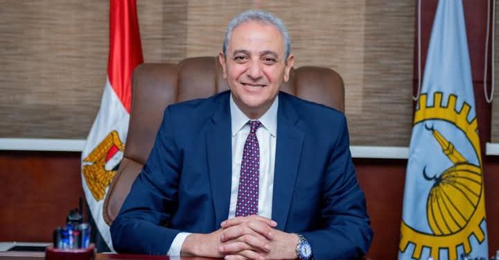 محافظ الغربية يهنئ بطل العالم محمود السيد بعد تتويجه بذهبية سيف المبارزة في بطولة العالم بالصين