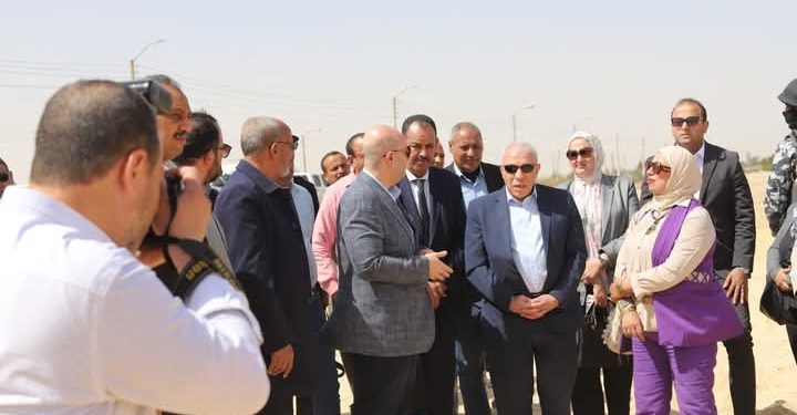 رئيس هيئة تنمية الصعيد ومحافظ بني سويف يتفقدا مشروع مُجمّع الصناعات الغذائية في مركز سمسطا ببني سويف
