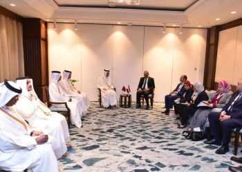 وزير العمل يُناقش مع نظيره القطري ملفات تنقل الأيدي العاملة ..و”الربط الإلكتروني