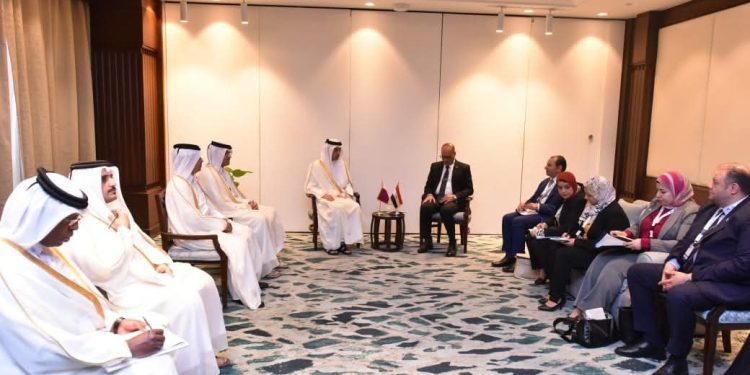 وزير العمل يُناقش مع نظيره القطري ملفات تنقل الأيدي العاملة ..و”الربط الإلكتروني