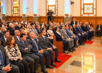 وزيرة البيئة تهنئ أقباط مصر بعيد القيامة المجيد وتشاركهم الاحتفال بالكنيسة الإنجيلية بمصر الجديدة
