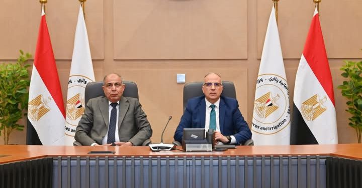 وزير الري يبحث مع محافظ المنيا عدد من ملفات التعاون بين الوزارة ومحافظة المنيا