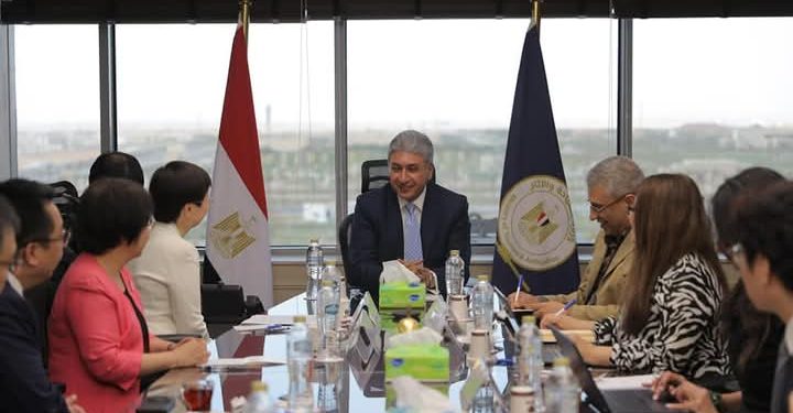 وزير السياحة والآثار يلتقي مع نائب عمدة بلدية شنغهاي بجمهورية الصين الشعبية لبحث تعزيز سبل التعاون المشترك