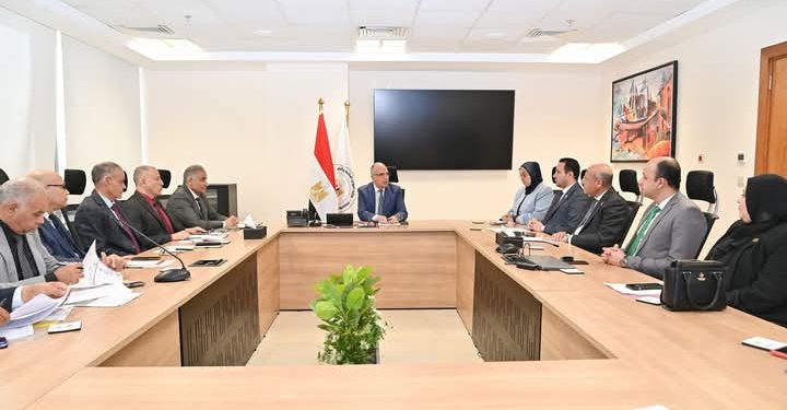 وزير الري يلتقي مجموعة من السادة أعضاء مجلسي النواب والشيوخ لمناقشة طلبات المواطنين