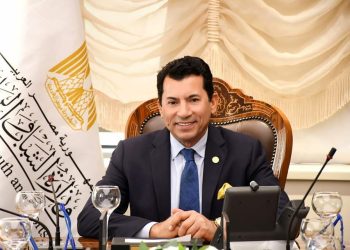 وزير الرياضة يبحث عبر الفيديو كونفرانس إنشاء وتطوير عدد من المنشآت الشبابية والرياضية بمطروح
