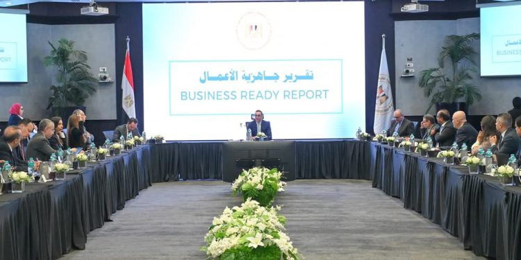 الخطيب يؤكد أهمية التقرير كمرجع استراتيجي شامل لتقييم بيئة الأعمال في مصر