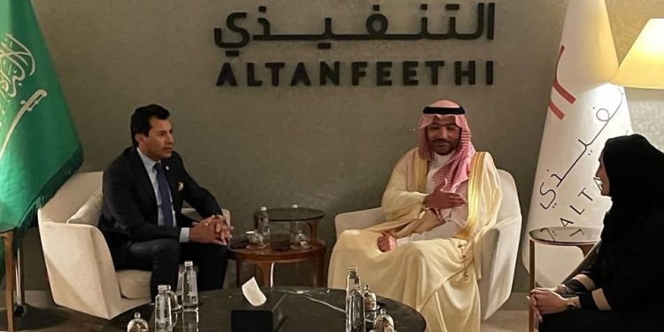 وزير الشباب والرياضة يصل الرياض للمشاركة في منتدى الاستثمار الرياضي SIF