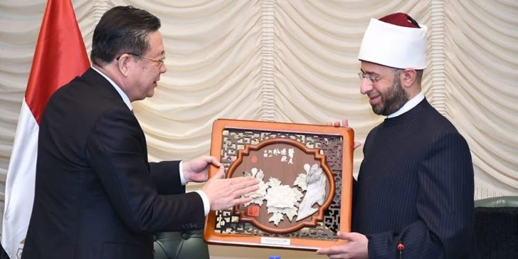 وزير الأوقاف يستقبل نائب مدير اللجنة الوطنية الصينية للشئون العرقية