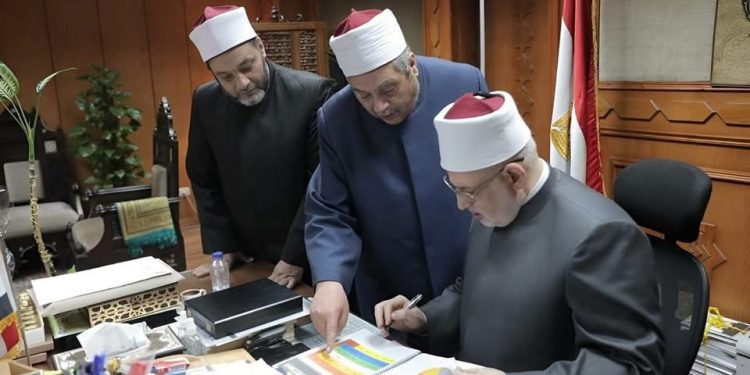 وكيل الأزهر يعتمد نتيجة مسابقة الأزهر السنوية لحفظ القرآن الكريم للعام 2025/2024م