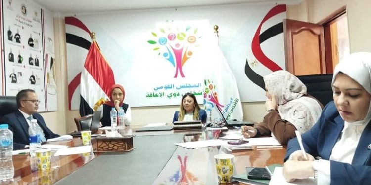 المشرف العام على”القومي للأشخاص ذوي الإعاقة” تترأس لجنة اختيار الأسر المثالية لعام 2025