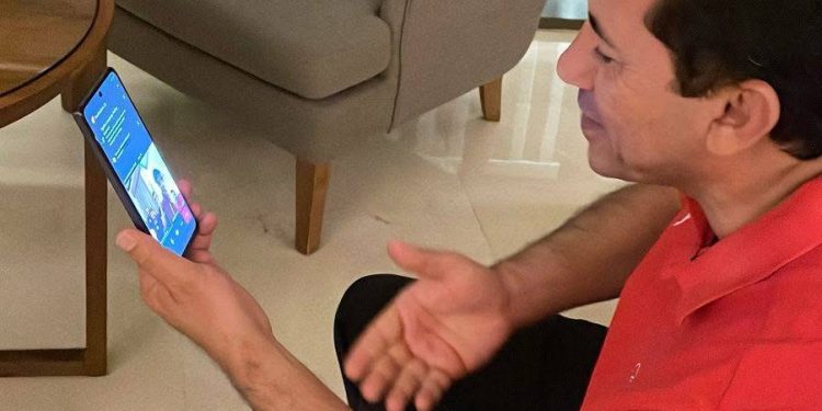 وزير الرياضة يتواصل مع أبطال الاسكواش تحت 23 سنة ويشيد بتأهلهم لربع النهائي