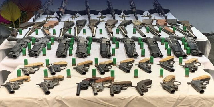 حملات أمنية لضبط متجري المواد المخدرة والأسلحة النارية والذخائر الغير مرخصة