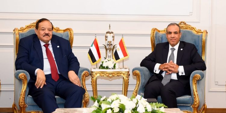وزير الخارجية والهجرة يستقبل وزير خارجية السودان على هامش المؤتمر الوزاري لعملية الخرطوم