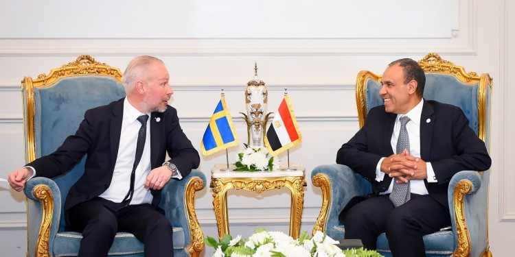 وزير الخارجية والهجرة يستقبل وزير الدولة المعنى بالهجرة بوزارة العدل السويدية