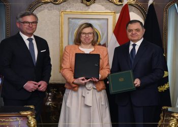 وزير الداخلية يستقبل مفوض الهجرة والشئون الداخلية بالاتحاد الأوروبي