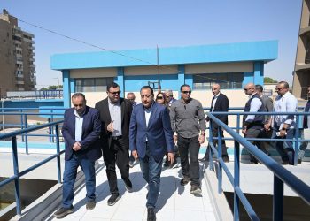 رئيس الوزراء يتفقد المعمل المركزي لمياه الشرب بالمحطة