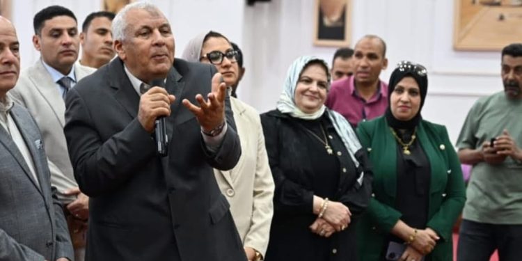محافظ الوادي الجديد يلتقي أطفال المحافظات الحدودية ضمن أسبوع “أهل مصر”