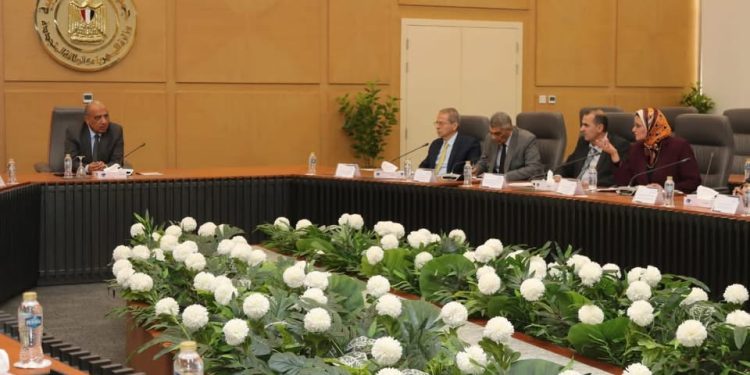 وزير الكهرباء يتابع مستجدات تنفيذ خطة العمل وتوفير التغذية الكهربائية اللازمة لمشروعات التنمية الزراعية