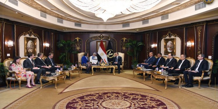 وزير الداخلية يستقبل وزيرة الهجرة واللجوء الهولندية