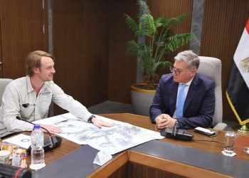 وزير البترول والثروة المعدنية يلتقي وفدًا من شركة “باريك جولد”