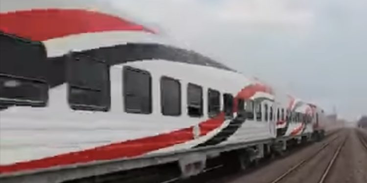 النقل تناشد المواطنين المشاركة فى التوعية من مخاطر ظاهرة رشق الأطفال للقطارات بالحجارة