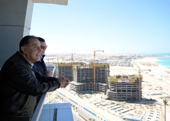 مدبولي يتفقد وحدات مبادرة “بيتك في مصر” بمنطقة الأبراج الشاطئية