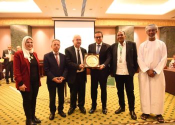 وزير الصحة يشيد بدور الأطقم الطبية المصرية في التعامل مع مصابي غزة بكل مهنية وإنسانية