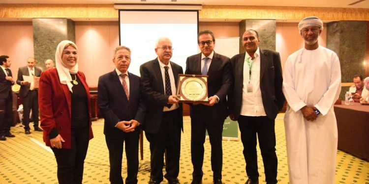 وزير الصحة يشيد بدور الأطقم الطبية المصرية في التعامل مع مصابي غزة بكل مهنية وإنسانية