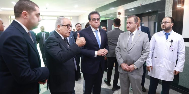 خالد عبد الغفار يتفقد مستشفى أطفال مصر