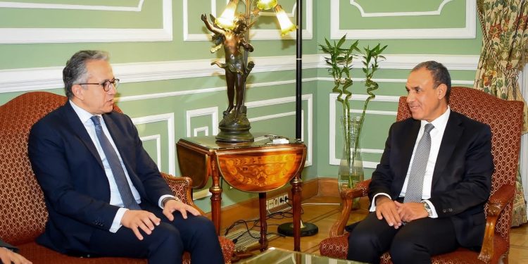 وزير الخارجية والهجرة يستقبل المرشح المصري لمنصب مدير عام منظمة اليونسكو