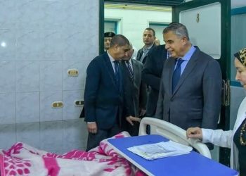 محافظ الإسكندرية يطمئن على الحالة الصحية للأطفال المصابين بعقار اللبان المنهار