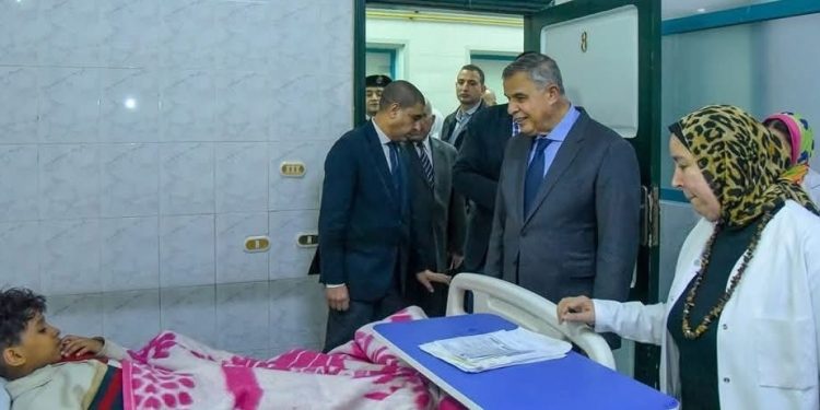 محافظ الإسكندرية يطمئن على الحالة الصحية للأطفال المصابين بعقار اللبان المنهار