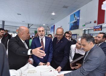 وزير العمل يصطحب نظيره التركي في زيارة إلى شركة  “جيد تكستايل” بالعاشر من رمضان