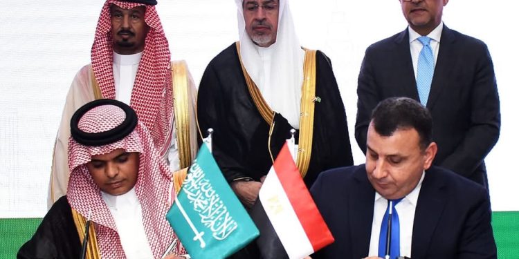 الرئيس التنفيذي للهيئة العامة للاستثمار يشهد توقيع 4 اتفاقيات استثمارية مصرية  سعودية