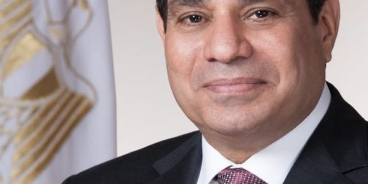 الرئيس السيسي يصل إلى قصر بيان والمدفعية تطلق 21 طلقة ترحيبًا به