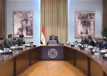 رئيس الوزراء يلتقي أعضاء اللجنة المُشكلة لبحث تحديات ومستقبل الإعلام والدراما المصرية
