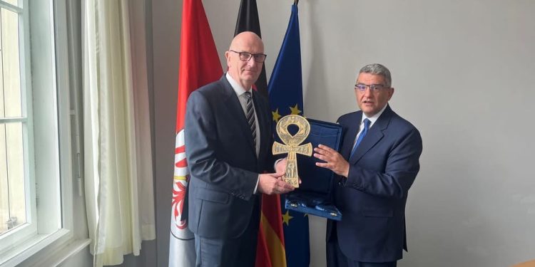 رئيس وزراء ولاية براندنبرج الالمانية يستقبل سفير مصر في ألمانيا